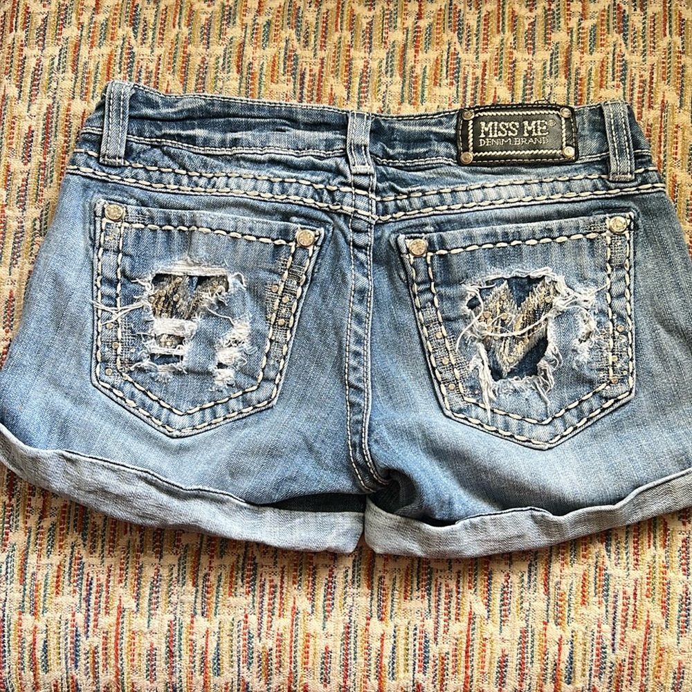 **Miss Me Jean Shorts Size 28**